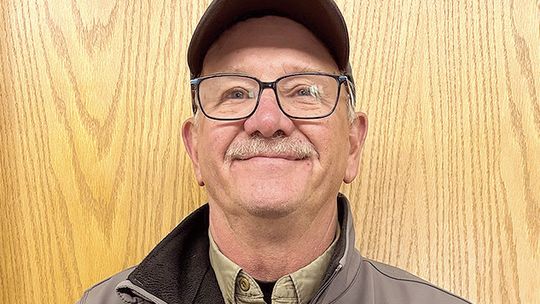 5-BALL, CORNER POCKET: LUBBEN IS ON CUE AT BIG 8-BALL TOURNAMENT