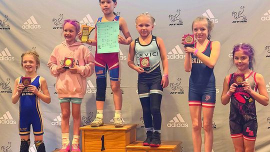 Grace Hohler & Robyn Stoks are champs!