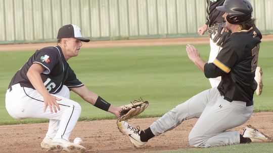 Irish split, Yanks edged by Raymond