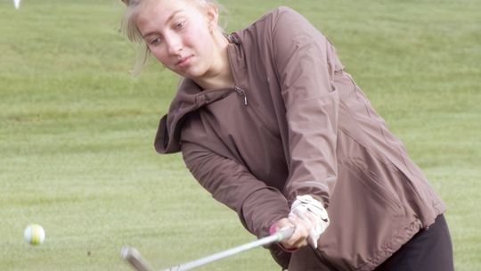 Panther golfers play 1st on home course