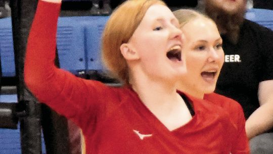Panthers push Canby to 4 sets