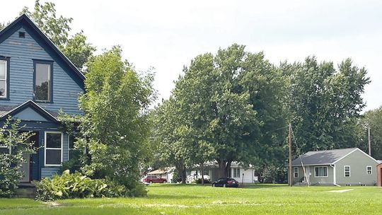 Tracy EDA votes to purchase vacant lot at Rowland/1st