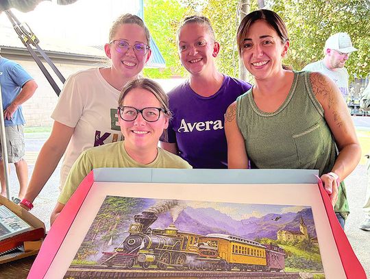 Beer+pizza+puzzles = fun in tracy