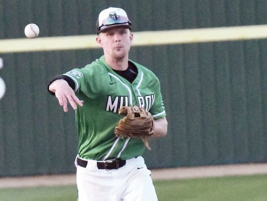 Irish come up just short in losses to Fairmont, Hadley