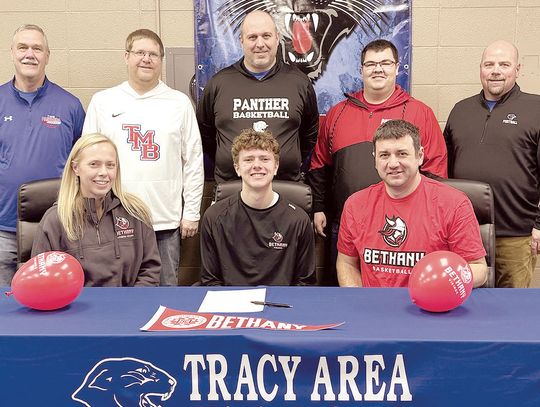 Lanoue signs to play with Bethany Lutheran