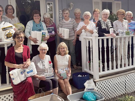 Sorosis club donates