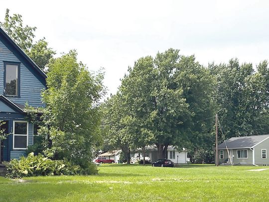 Tracy EDA votes to purchase vacant lot at Rowland/1st