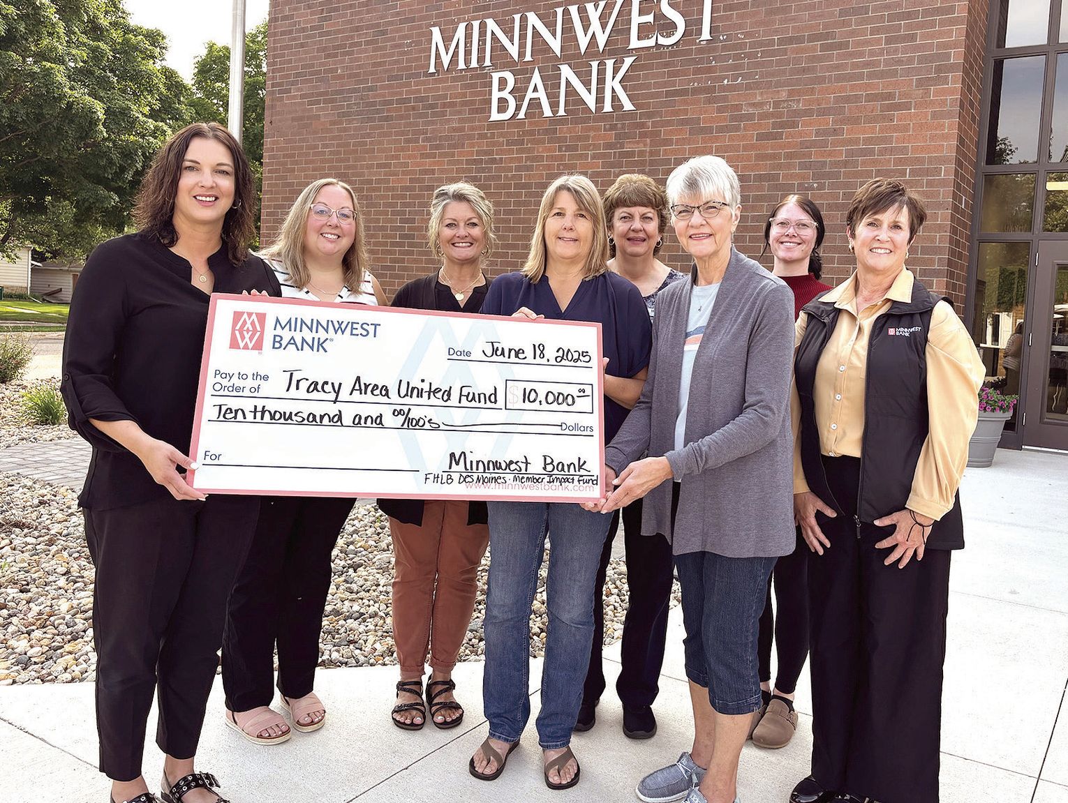 Minnwest Bank partners with Federal Home Loan Bank of Des Moines to award $10,000 to Tracy Area United Fund