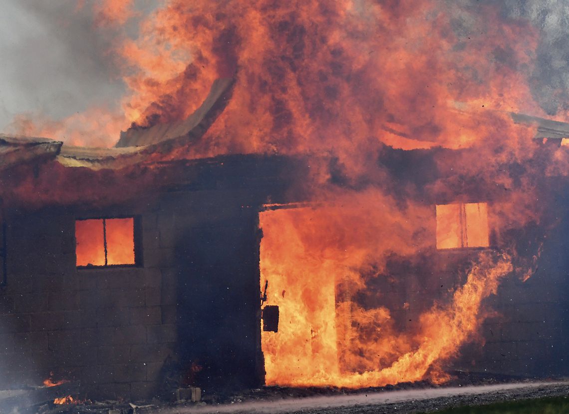 fire destroys 3 buildings